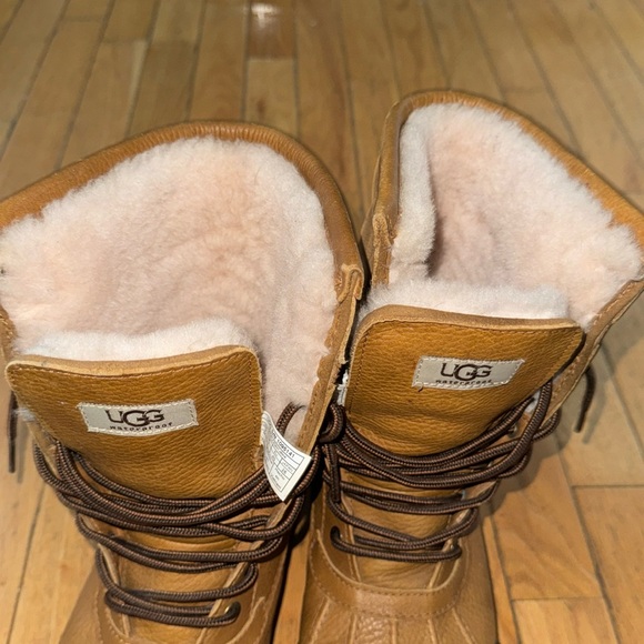 Women’s UGG Adirondack III Boot. Chestnut in color. Size - 9. - Picture 2 of 4